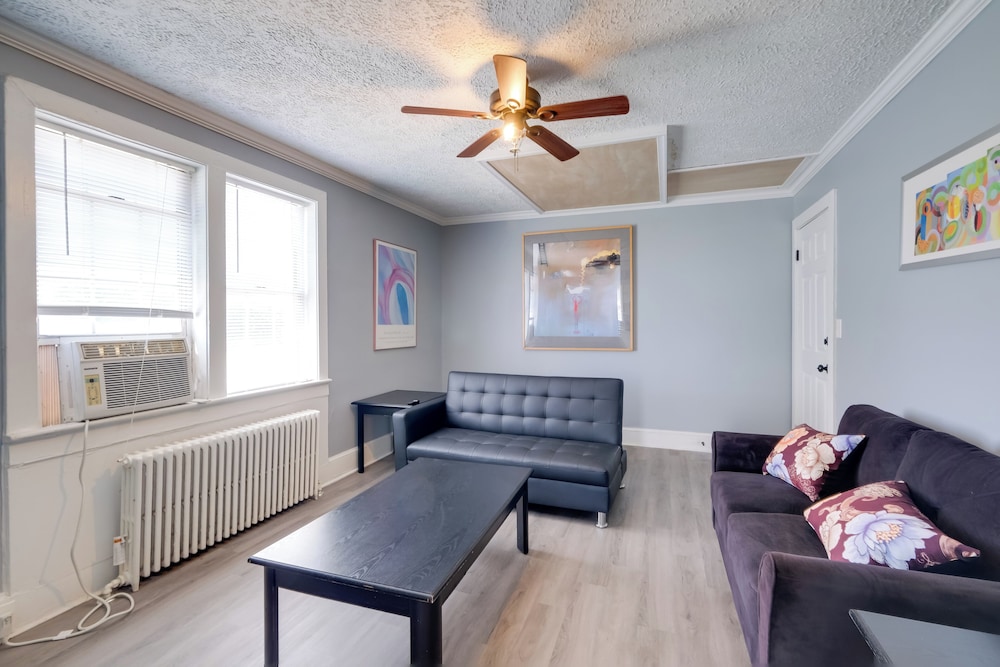 Near Shops, Eats & Trails: Loudon County Apt!