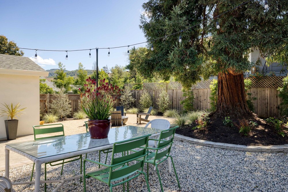 Stylish Central Napa Home With Serene Private Yard