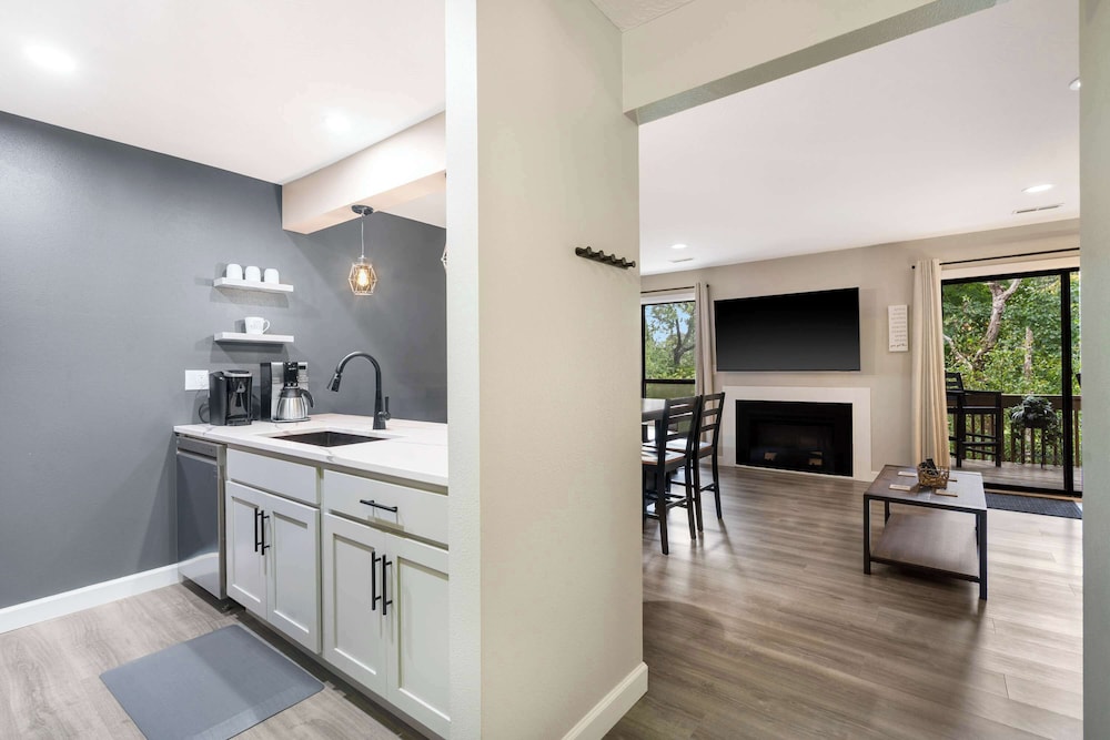 Top Notch Condo for 6
