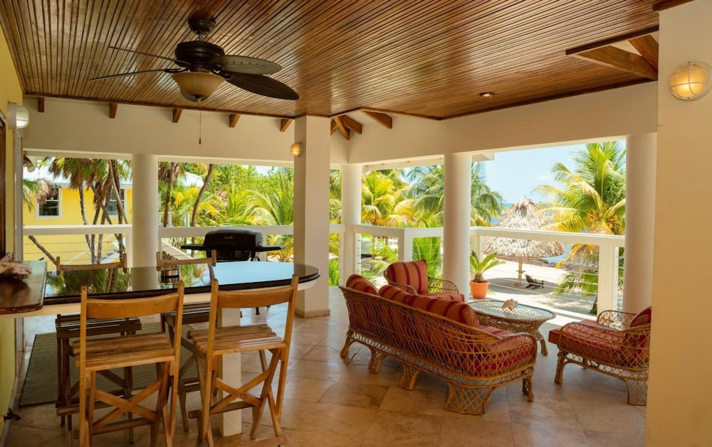 Lucky Duck Villa - Huge Beachfront Pool and Pier