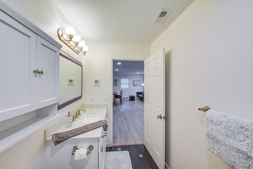 4 Mi to Rehoboth Beach: Cozy Coastal Apt!