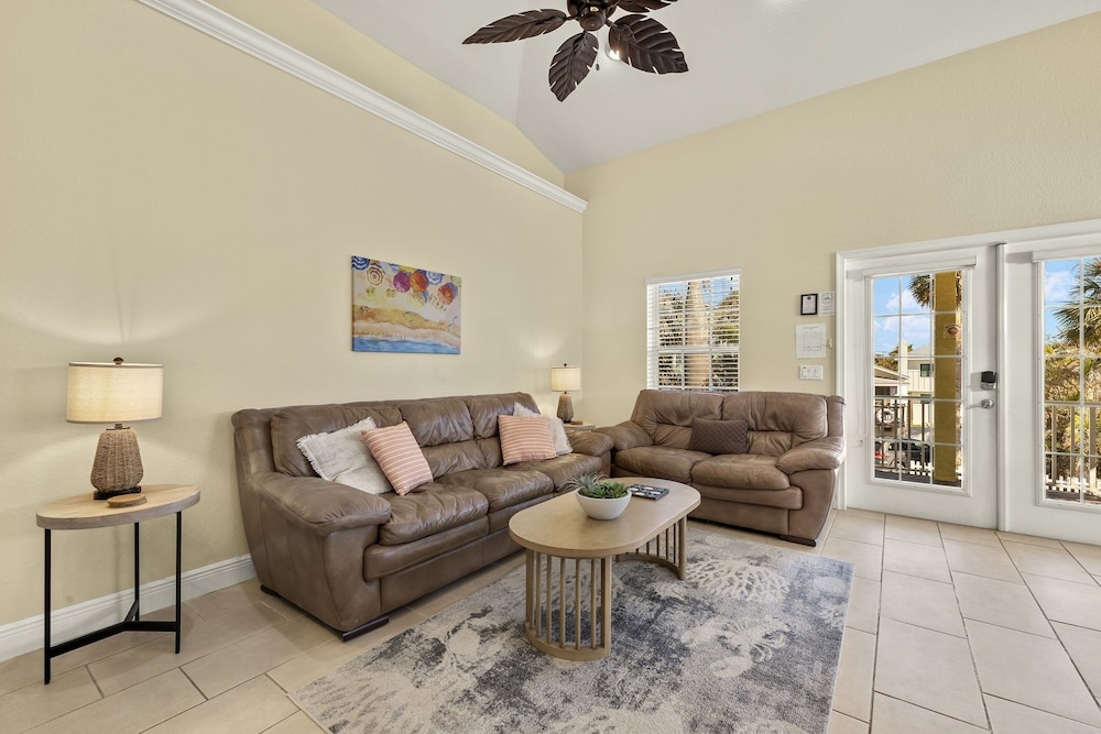 241 Oasis Pearl: 3br Pool Home! 3 Bedroom Home