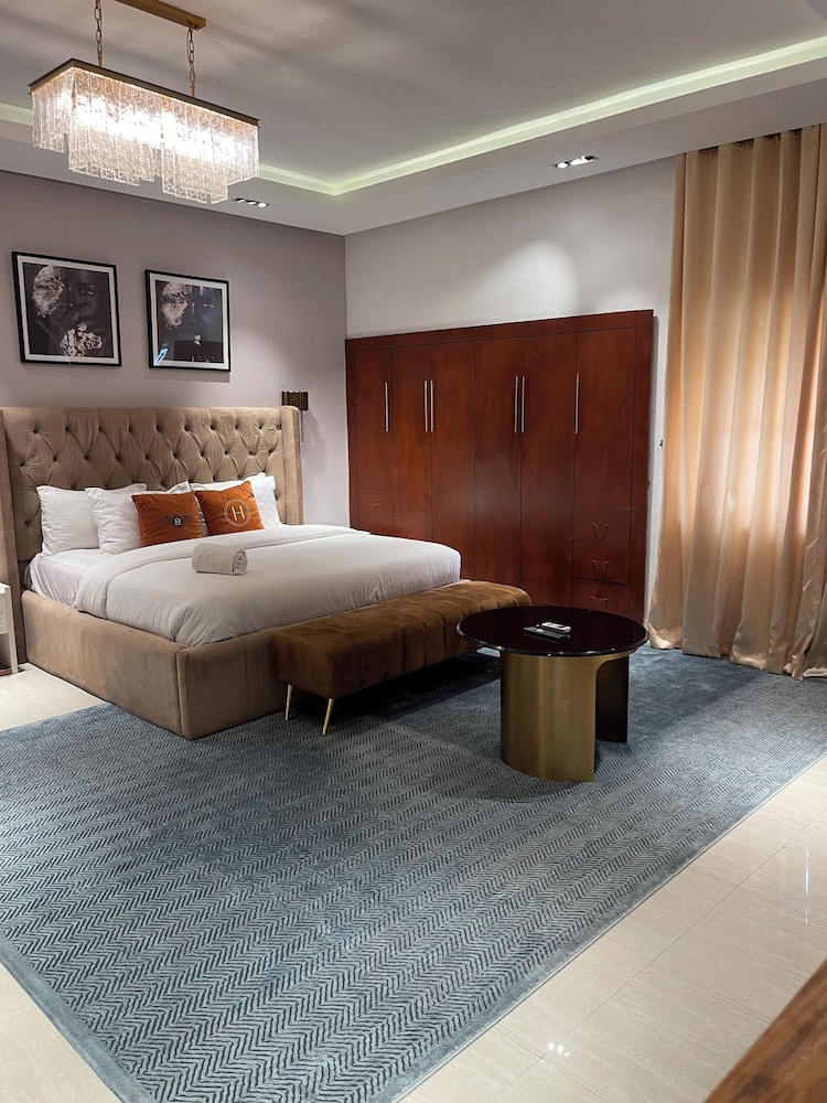Sujimoto Residences Precious