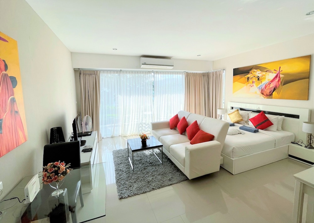 Chic Condo apartment by Lofty view 2