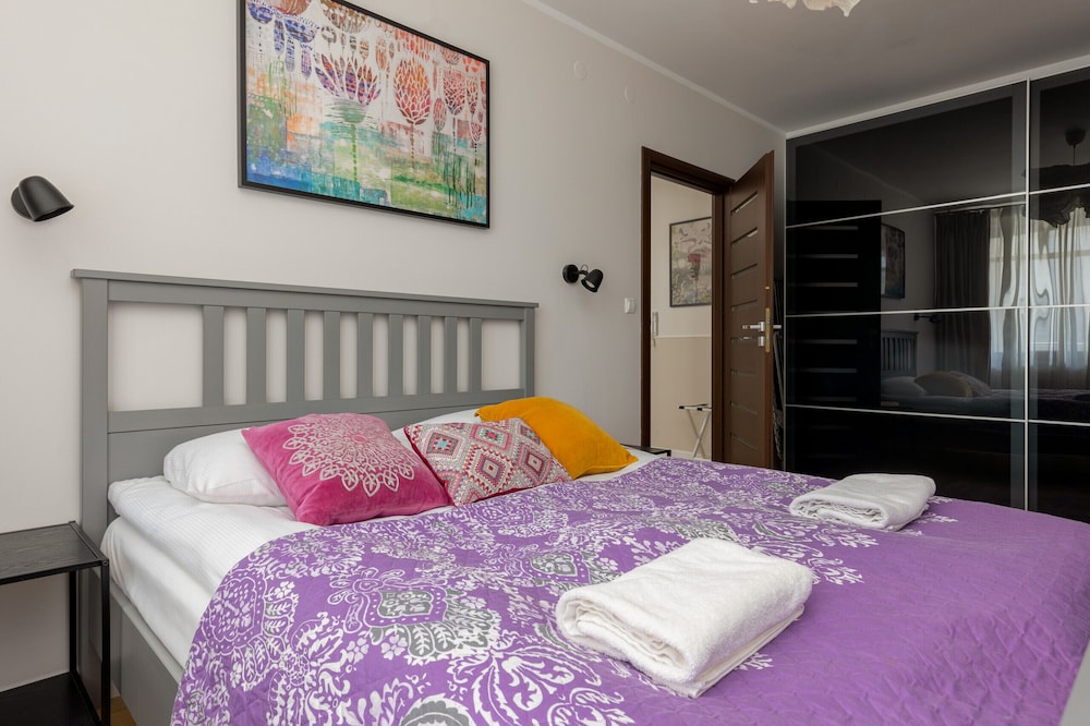 Apartment for 3 Guests Warsaw by Renters view 3