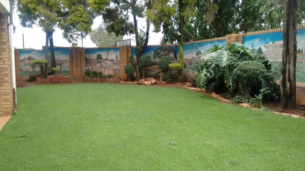 Lapeng Village