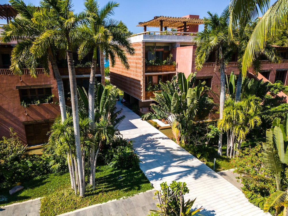 El Careyes Club & Residences