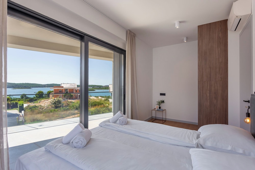 Villa Emma With Pool and sea view