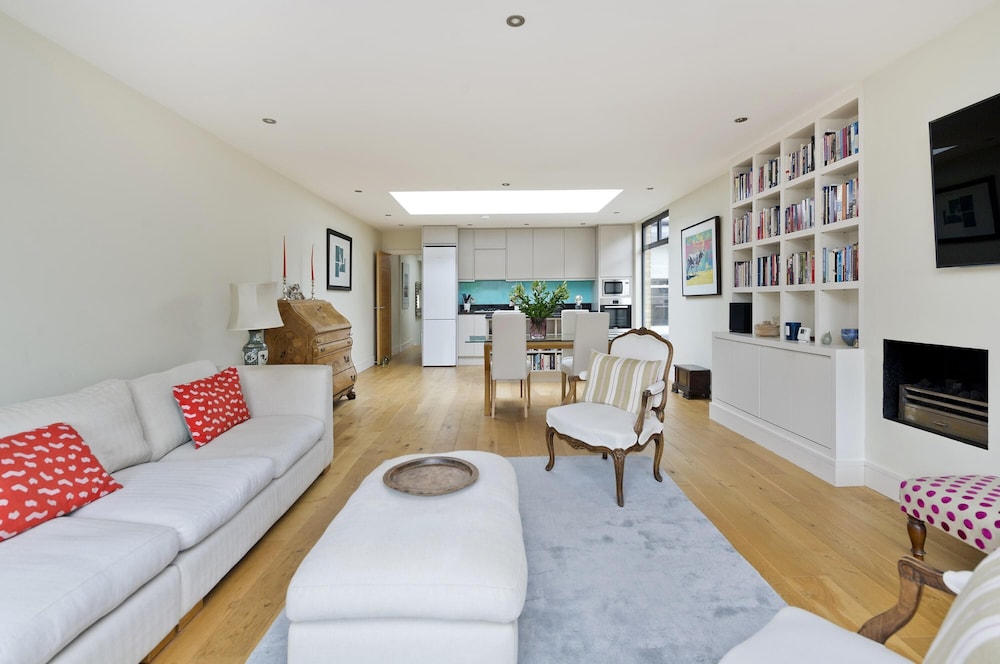 Spacious 3-bedroom Apartment in Earls Court