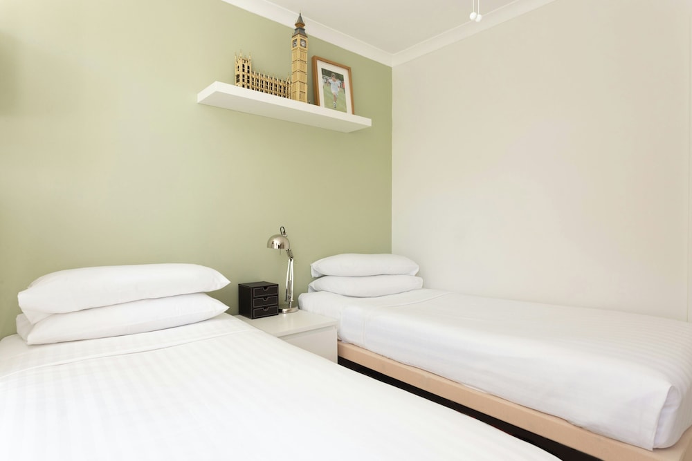 Somerset Square by Onefinestay