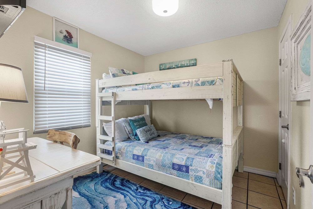 Sunrise Village 215- 2BR 1BA Gulf Front Sleep 6
