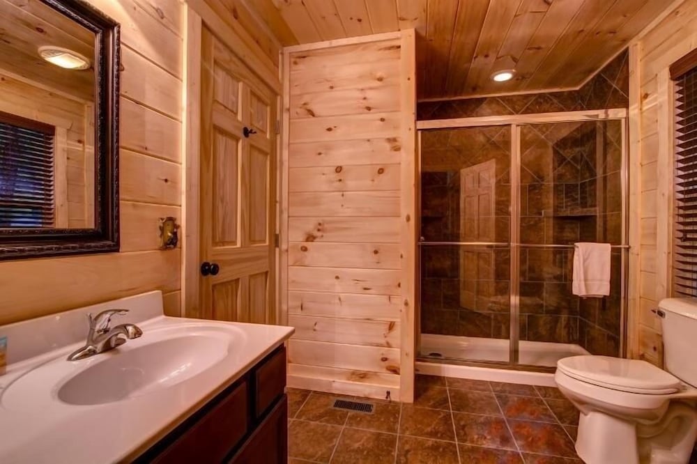 Lazy Bear Lodge - 4 Bedrooms, 4 Baths, Sleeps 14 Home by RedAwning