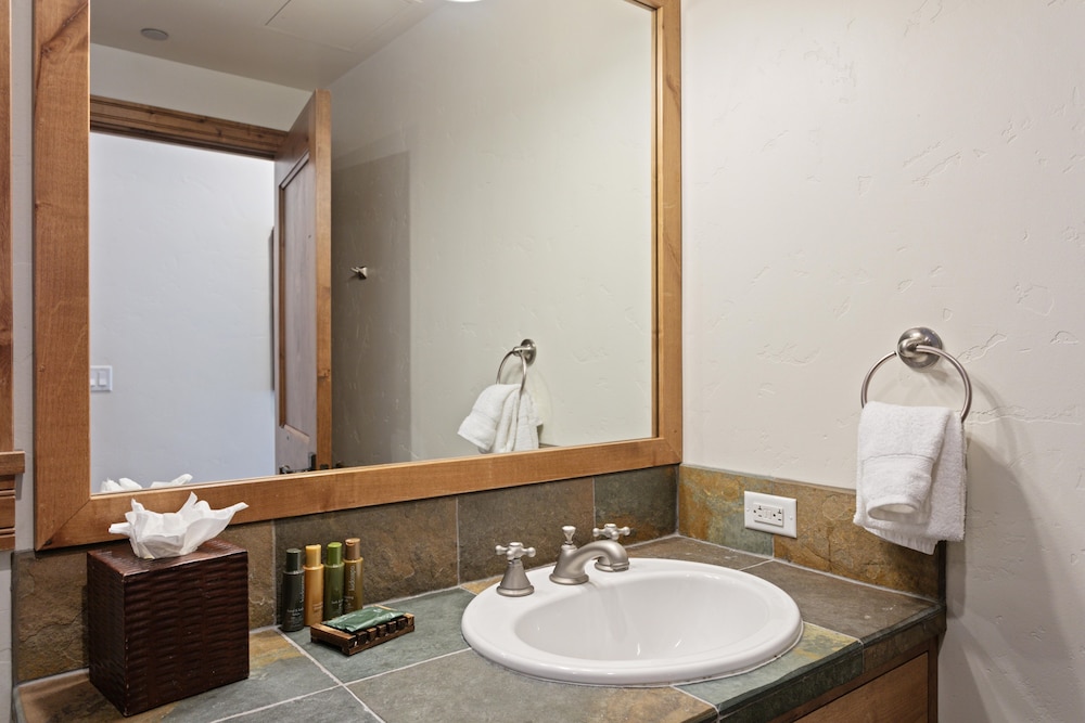 302 - Three Bedroom Shooting Star 3 Condo