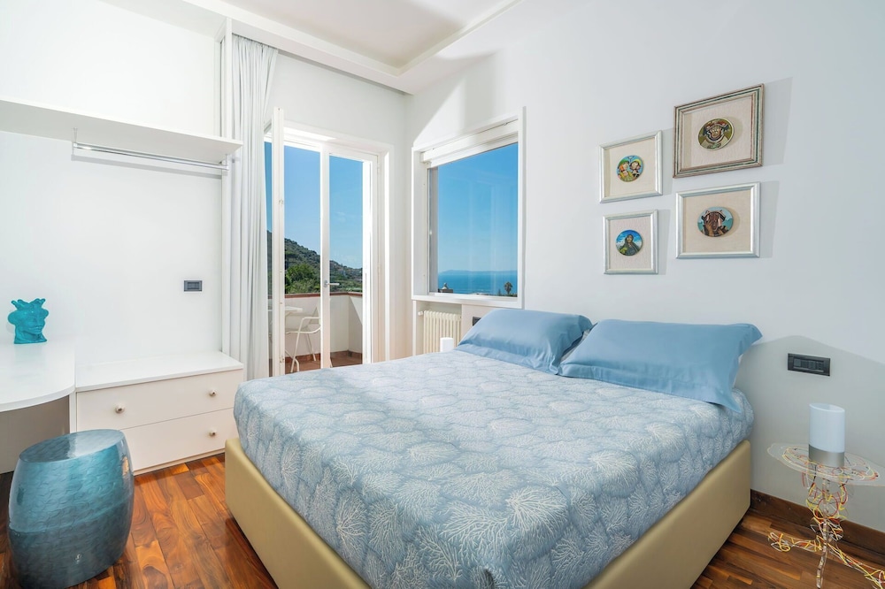 Luxury Levaina Villa, Sleeps 8 on the Amalfi Coast