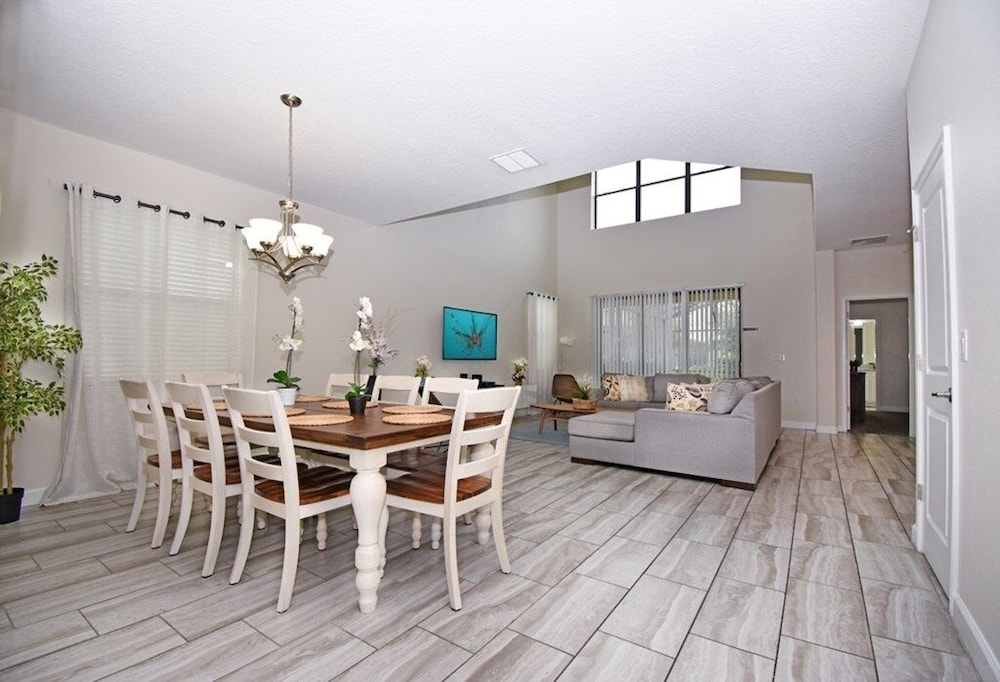 Solterra - 5 Bedrooms House w pool - 7045SR 5 Home by RedAwning - Image 4