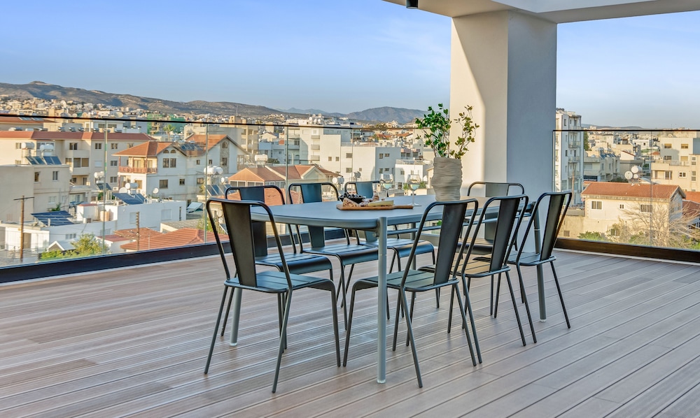 Sanders Crystal 2 - Humble 1-bdr Apt With Shared Rooftop view 5