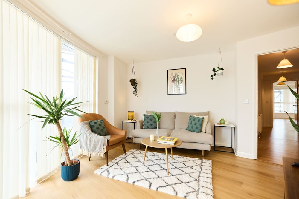 The Queensland Sanctuary - Trendy 2bdr Flat With Terrace