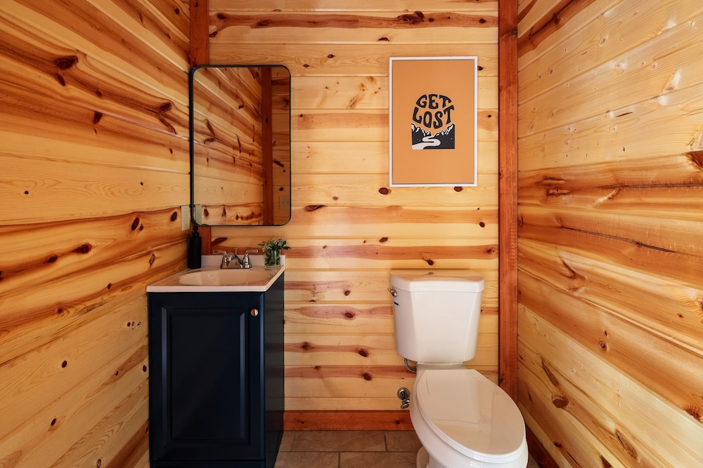Smoky Ridge Newly Renovated Cabin w Indoor Pool Game Room Theater