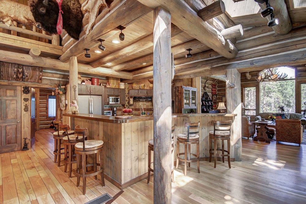 Bear Lodge 6 Bedroom Home by RedAwning