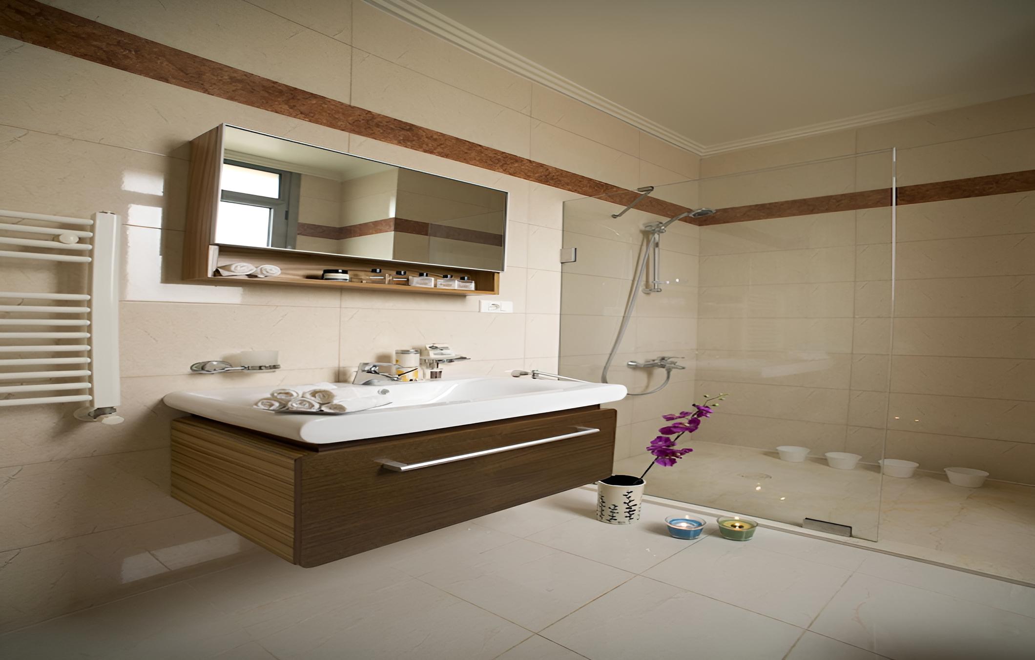 LIQAA Hotel