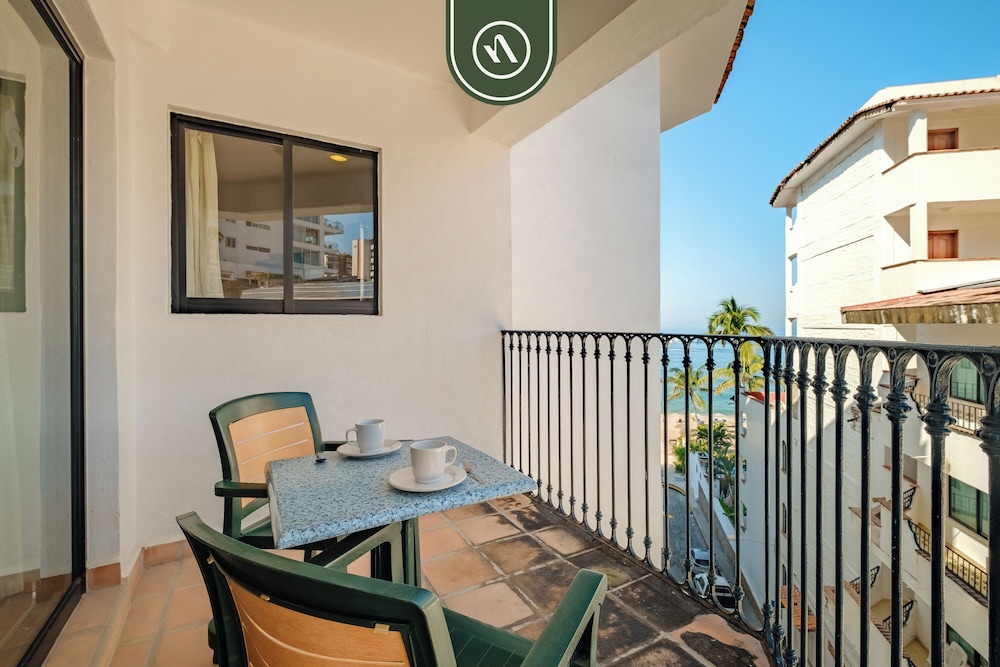 Condos with Pool - Near to the Beach