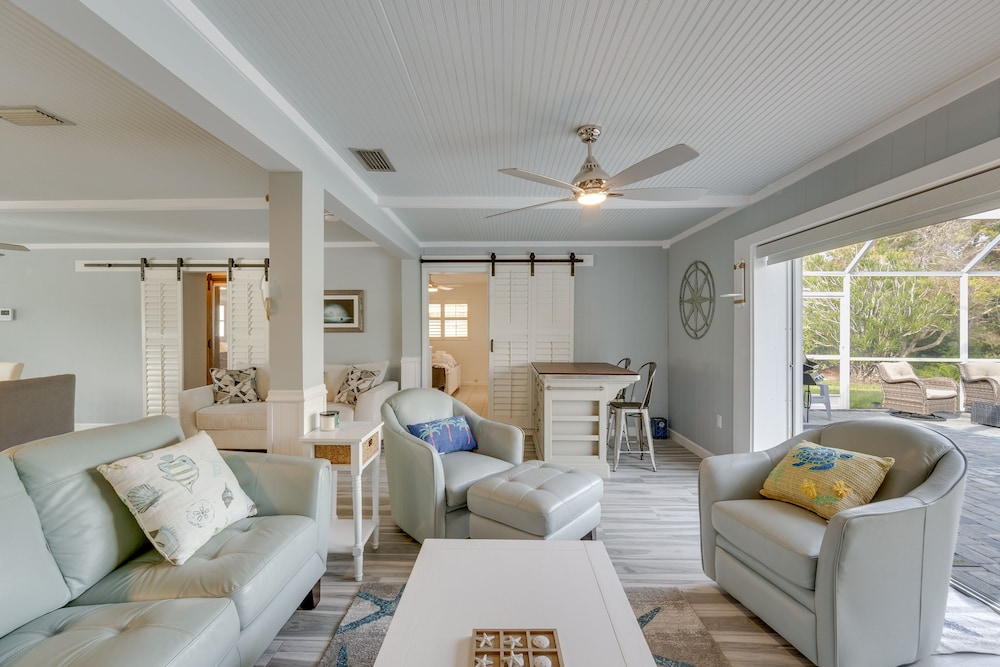 Sarasota Home w/ Pool: 4 Mi to Siesta Key Beach!