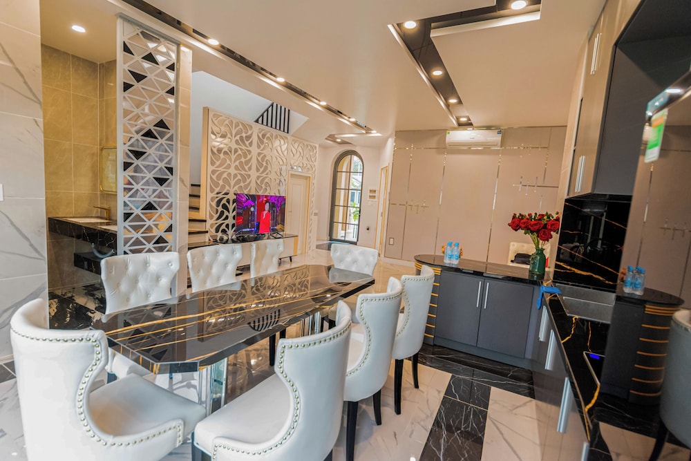 Luxury 3 br La Fleur Villa-Novaworld PT