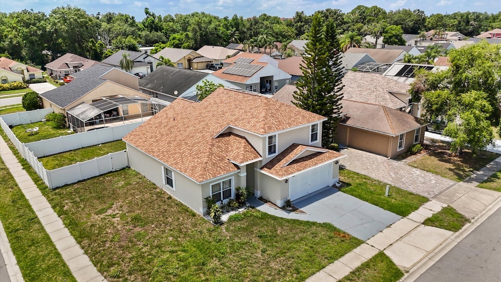 Upstay: Bright Family-friendly Retreat With Patio