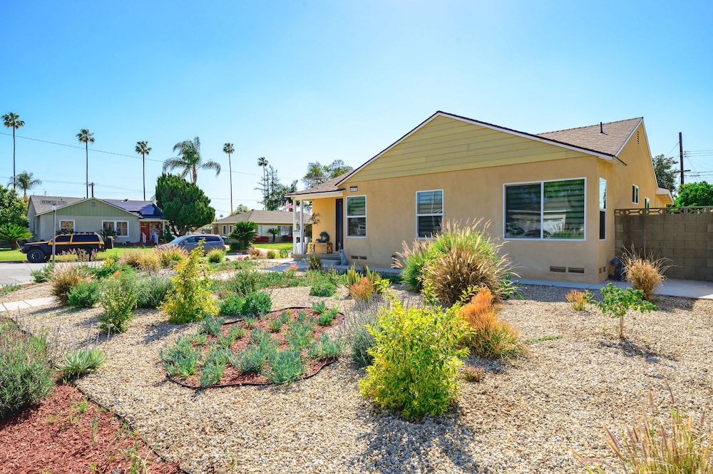 Stylish New Home Bright Modern Fully Stocked