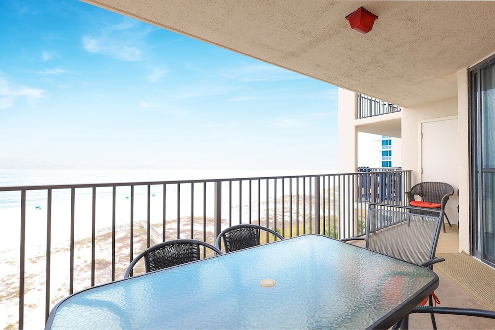 Phoenix East 707 2 Bedroom Condo by Redawning