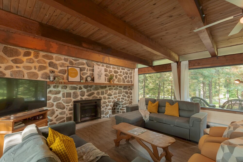 The Phoenix - Riverside Chalet With Beach