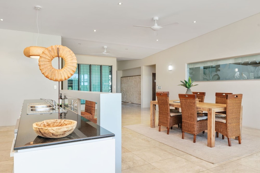 Water-front Paradise Pool - BBQ - Balcony Dining