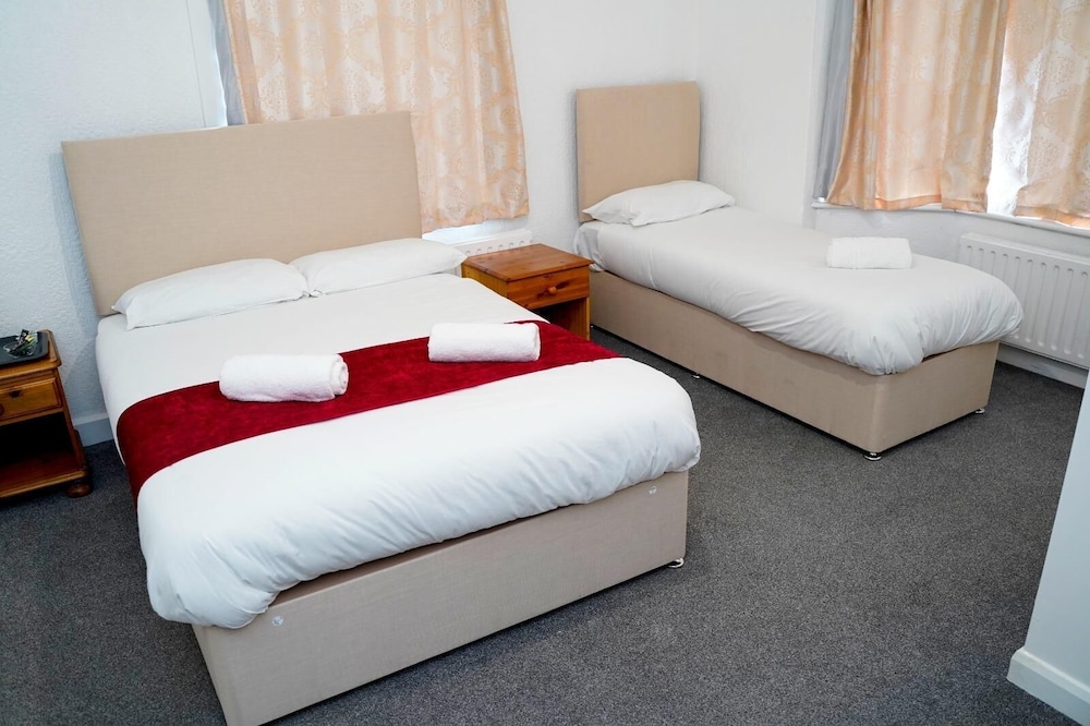 Horley Vacations - Gatwick Birchwood Lodge - Property Image 14