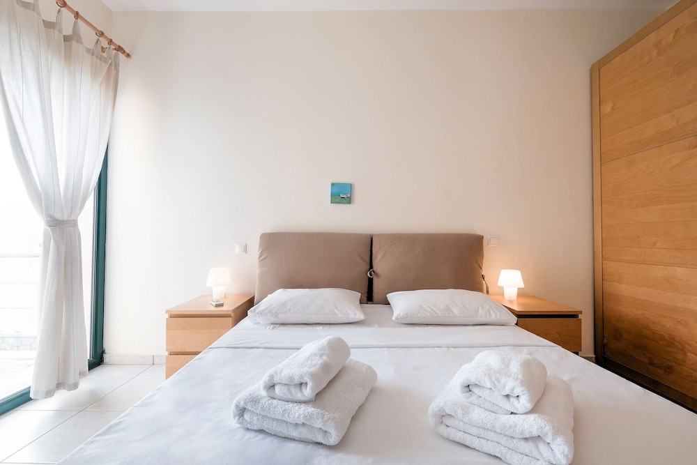 Spacious Villa near Sea in Pera Melana photo 2