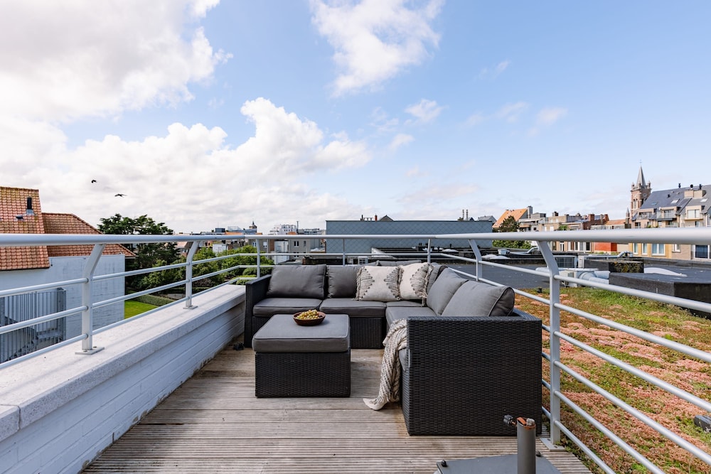 Huswell - Apartment With Sunny Terrace and Parking
