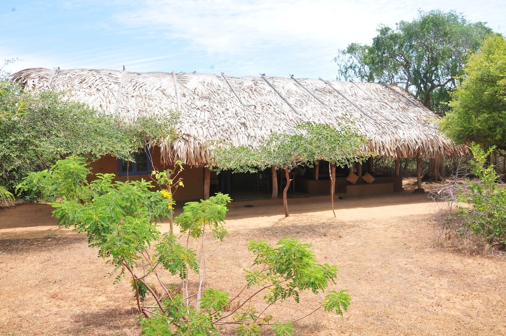 Back of Beyond - Safari Lodge Yala
