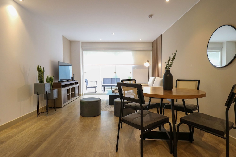 w Stunning 1BR Near Malecon in Barranco