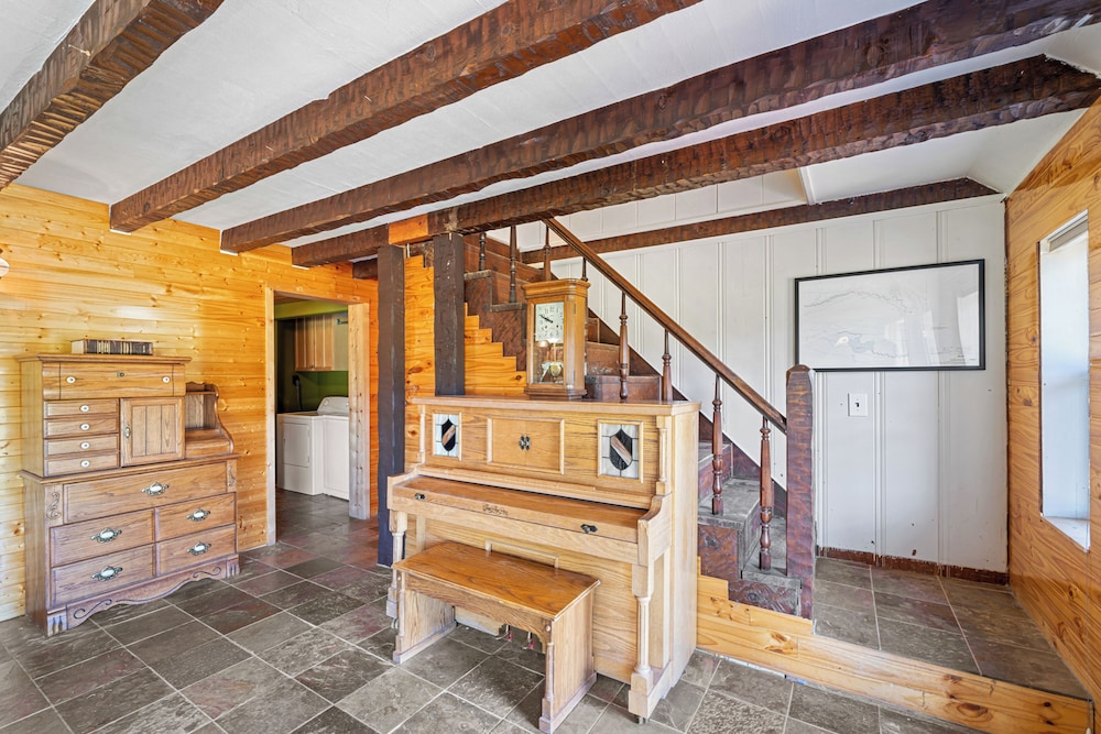 Dog-friendly 3BR on 200 Acres w/ River Access