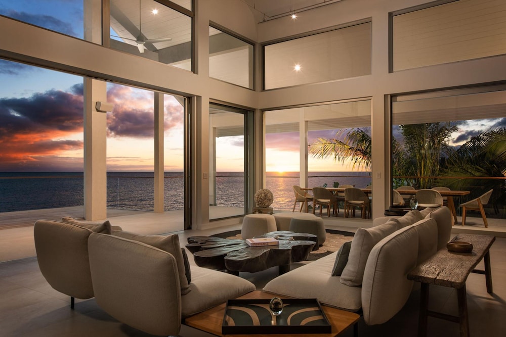La Mer Villa South Oceanfront Luxury on Sapodilla Bay