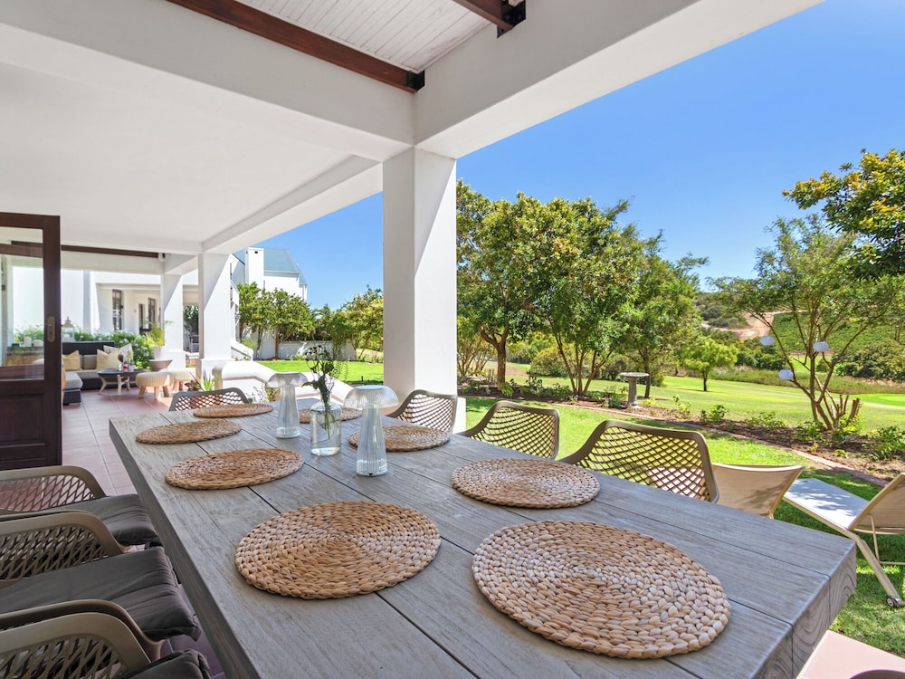 Winelands Golf Lodges at De Zalze