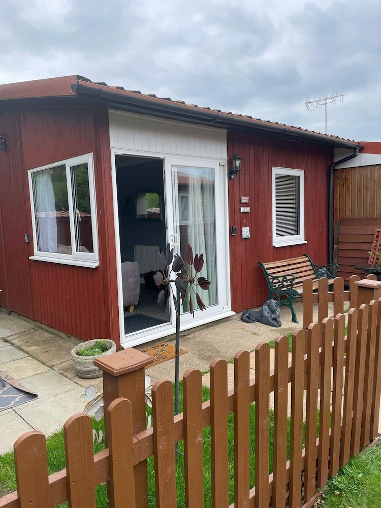 Cosy Corner, Sleeps 2 Only Friendly South Shore