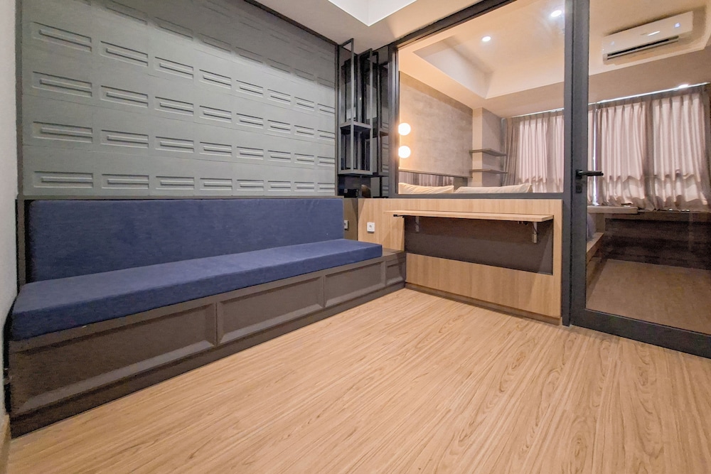 Well Furnished 1Br At Collins Boulevard Apartment