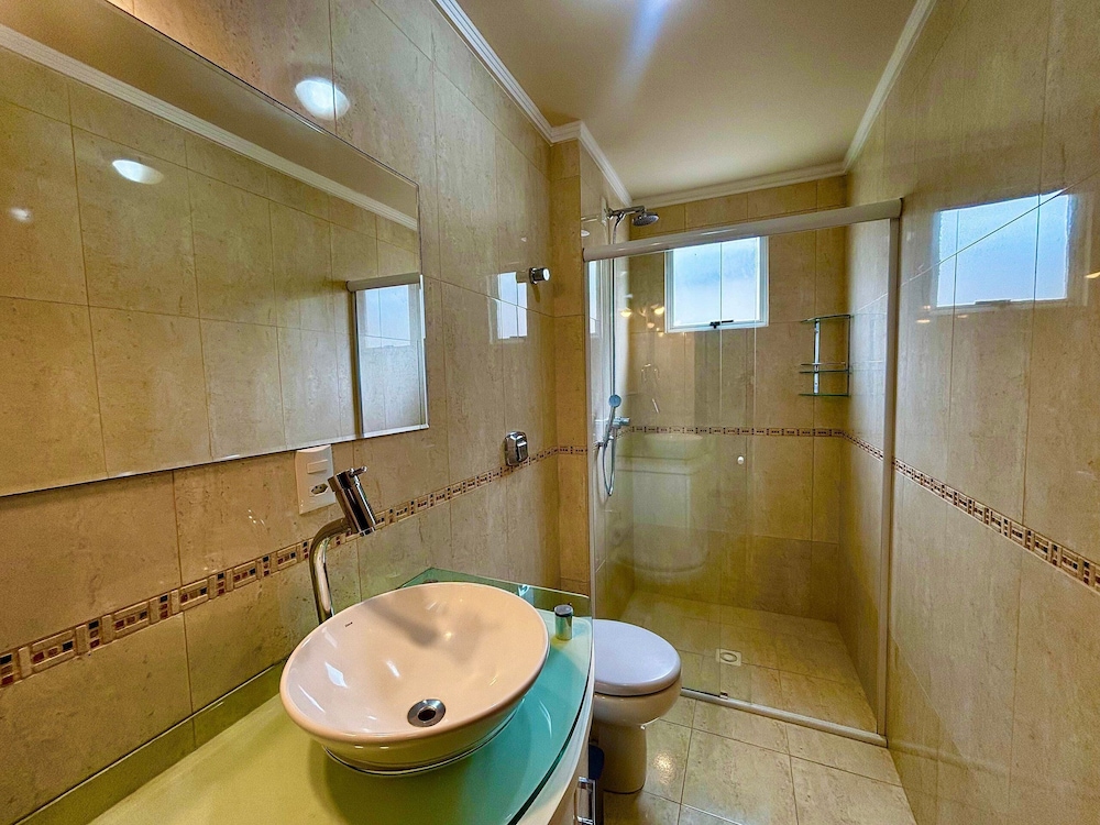 Apt w/ Gourmet Balcony Oceanfront Rkr0502