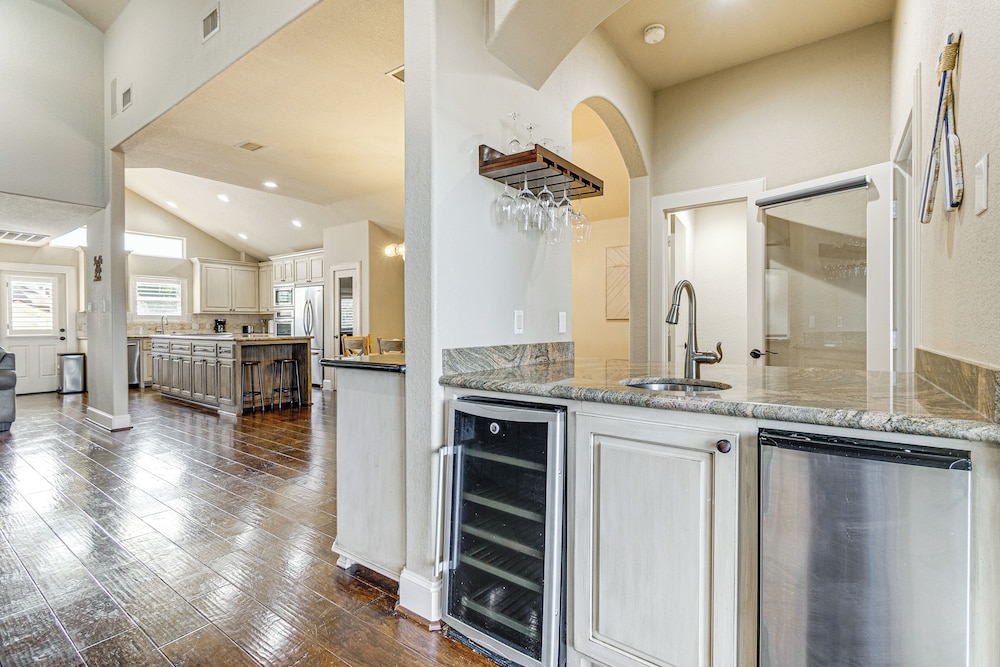 Private Boat Dock & Slip: Luxe Lake Conroe Gem!