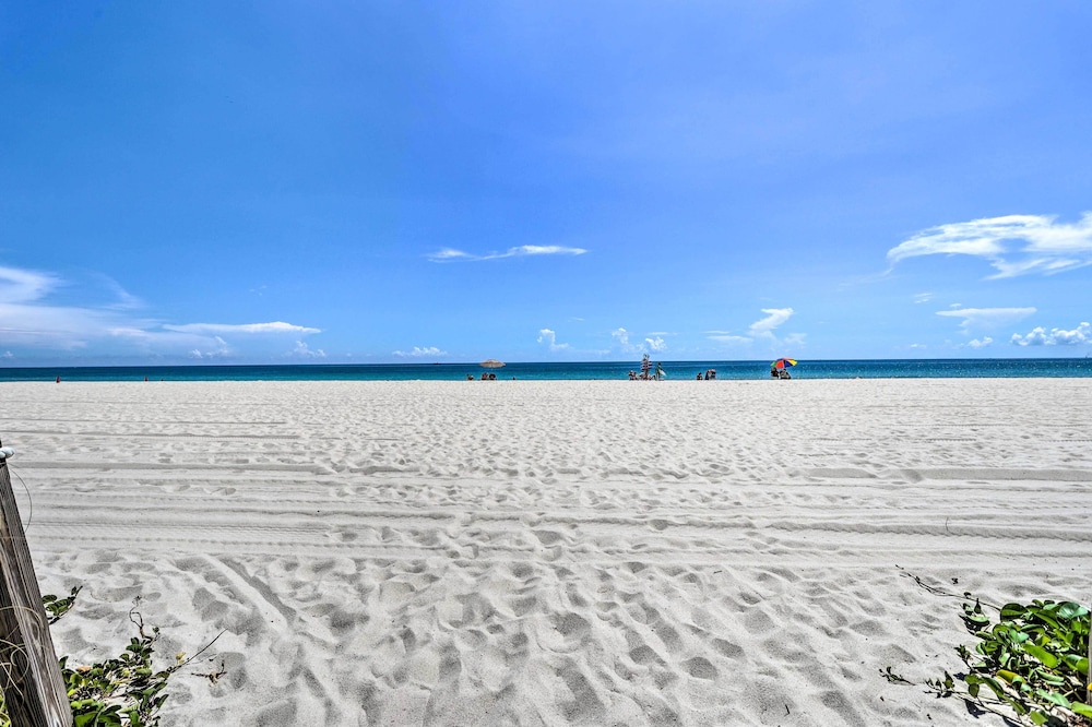 Oceanfront Miami Beach Studio w/ Beach Access view 4