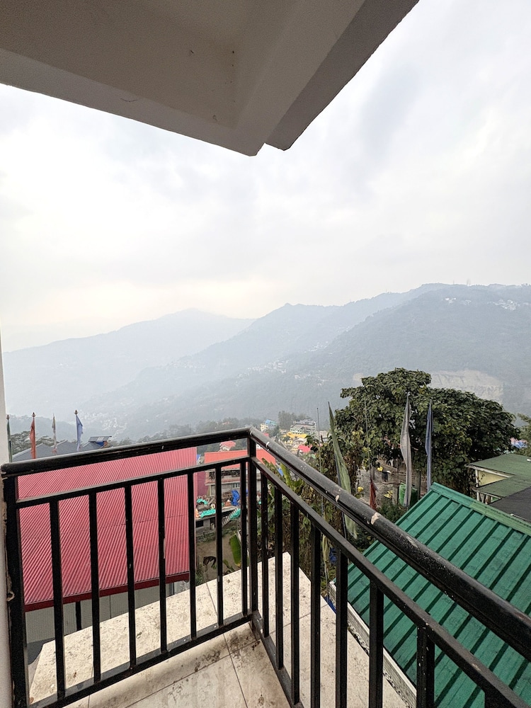 Hotel Swastik Inn Gangtok Mountain View