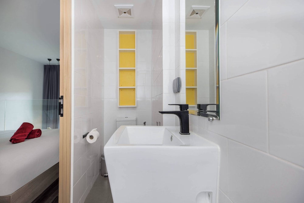 Nai Harn Duplex near the Beach UTL B125