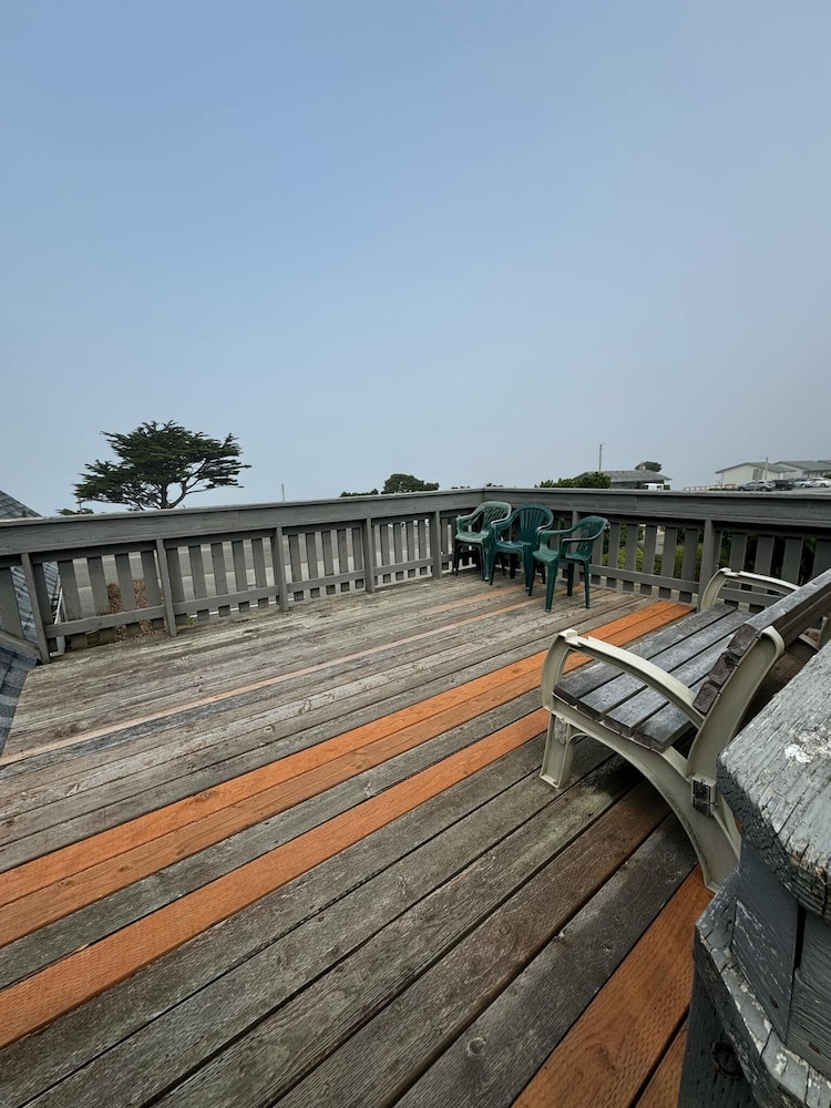 Sunset Oceanfront Lodging