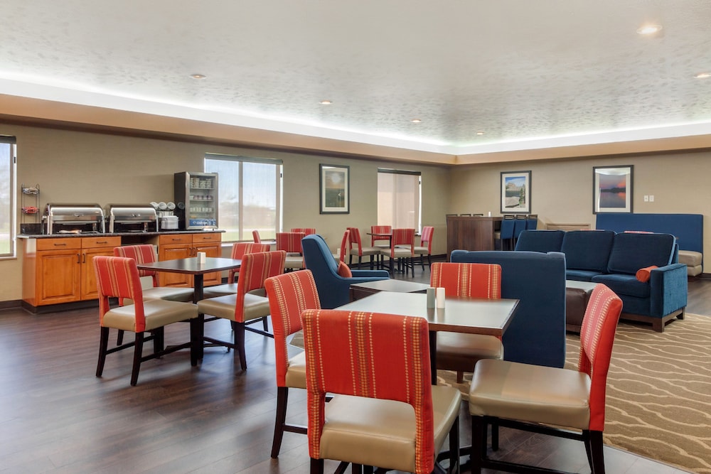 Mitchell Vacations - Comfort Inn And Suites - Property Image 5
