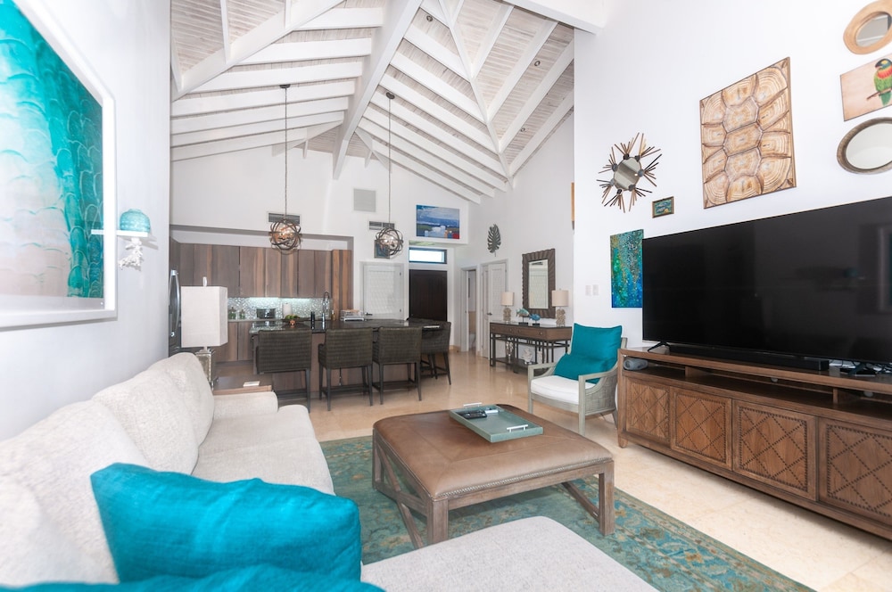 Pristine Bay 1316 2 Bedroom Home